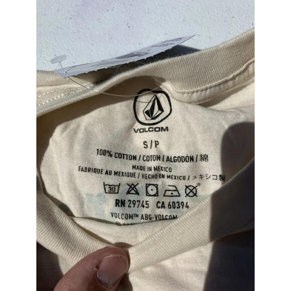 Rare Volcom Mens Surf Tshirt Tee 100% Cotton Size Small Wave Graphic Print 2016 - Picture 4 of 6